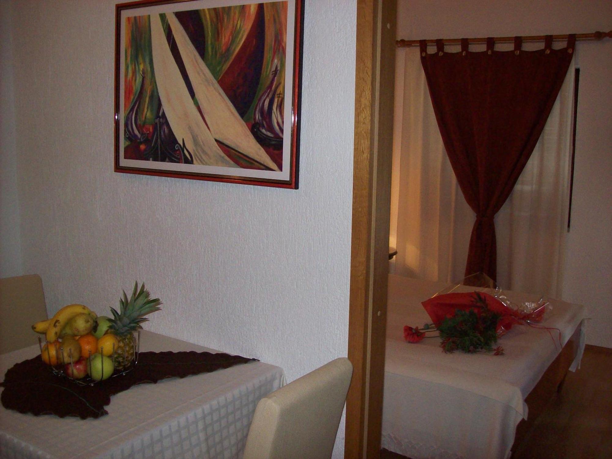 Apartments Rozic Rab Town Bilik gambar